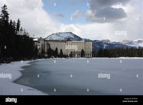 Fairmont Hotel Lake Louise Canada Stock Photo - Alamy