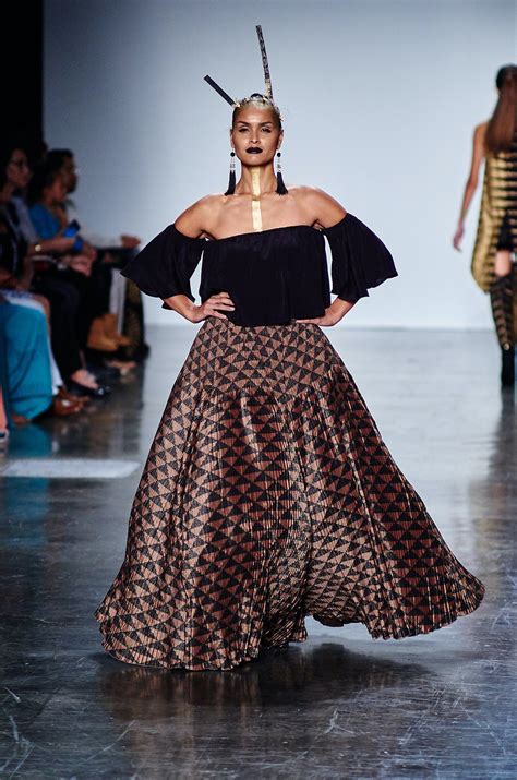 Honolulu Fashion Week Brought Black Lipstick To The Runway