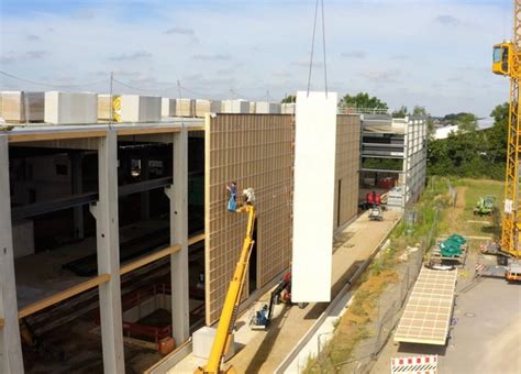 Holz für Beton Nachhaltig ausgerichtetes Betonfertigteilwerk nimmt