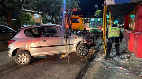 Accidente en Aristóbulo del Valle chocó contra un kiosco de diarios y