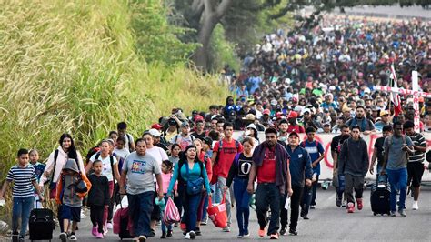 Nearly 8 000 Strong Migrant Caravan Heads Toward The Us Blinken Urges