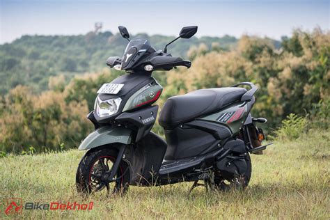 Yamaha RayZR 125 Fi Hybrid Price Mileage Colours Images BikeDekho