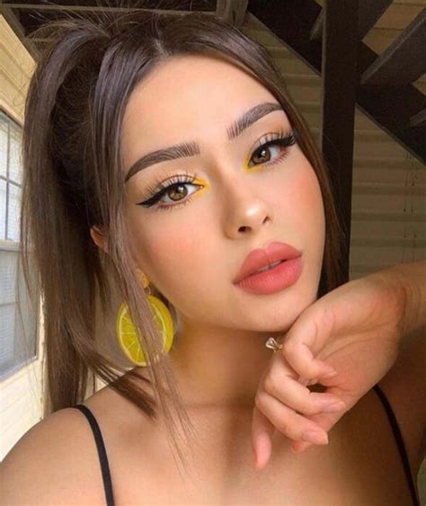 MAQUILLAJE CON COLORES NEUTROS Simple Makeup Yellow Makeup Beach