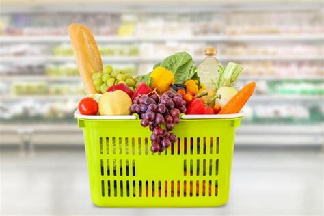 Cesto De Compras Frutas E Legumes Em Supermercado Loja De