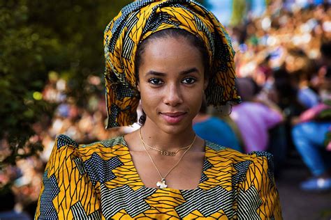 Fotógrafa retrata a diversidade da beleza feminina pelo mundo iPhoto