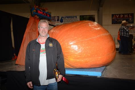 Crews does it again with the biggest pumpkin of 2023 - Athabasca ...