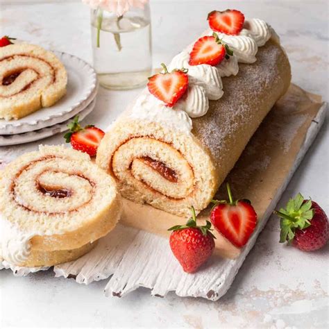 How To Make A Swiss Roll Cake Recipe Cake Roll Recipes Swiss Roll