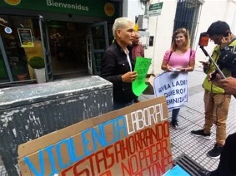 Trabajadores Salteños Fueron Despedidos De Un Supermercado Y Reclaman