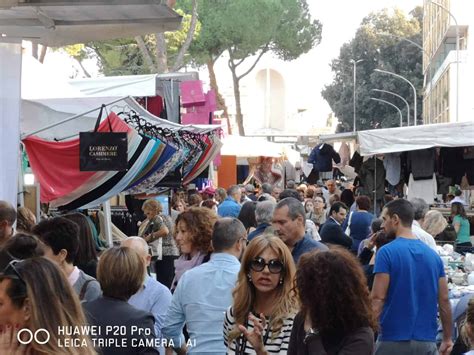 Santa Marinella Sabato Gli Ambulanti Di Forte Dei Marmi