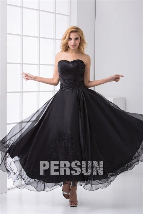 Robe de princesse noire bustier ornée de broderies en organza