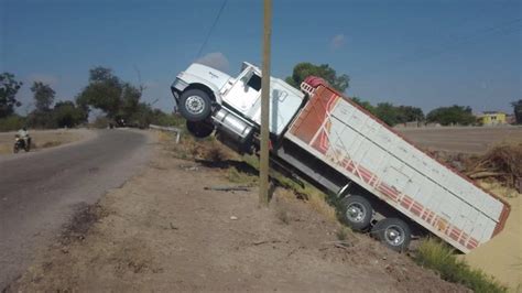 Otro Cami N Cargado De Ma Z Se Accidenta En Guasave Luz Noticias