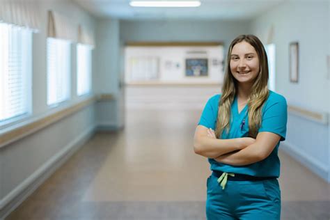 Long-term care vs. hospital: the difference for CNAs