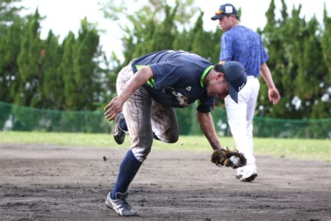 ヤクルト宮本ヘッドの鬼ノック・山田＆吉田が特守 Moment日刊ゲンダイ