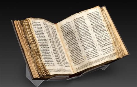 Subastan la biblia hebrea más antigua del mundo por un precio récord