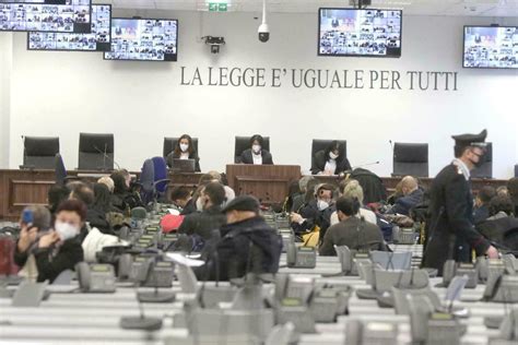 Si Allaga L Aula Bunker Per Un Temporale Sospeso Processo Rinascita