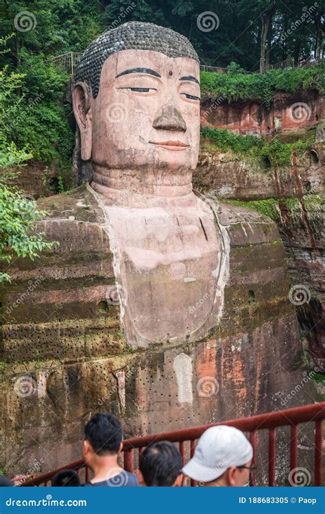 People Looking at the Majestic Giant Leshan Buddha Editorial Image - Image of civilization ...