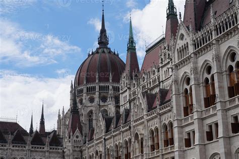 Parliament in Budapest, Hungary 23128875 Stock Photo at Vecteezy