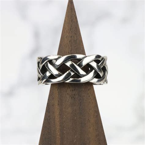 Celtic Knot Ring Symbolizing Eternal Love For Gifting