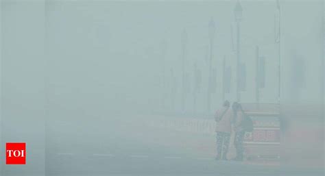 Delhi Temperature Today Cold Wave Conditions Dense Fog Continue In Delhi Ncr Delhi News