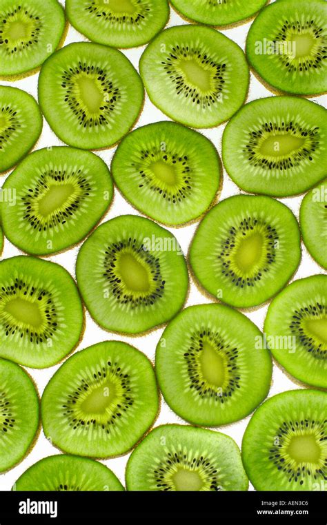 KIWI FRUIT SLICED BACKGROUND Stock Photo - Alamy