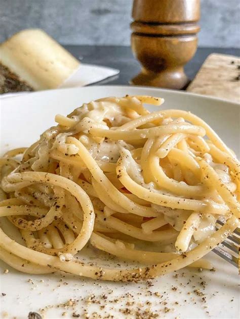 Authentic Cacio E Pepe Recipe Recipes From Italy