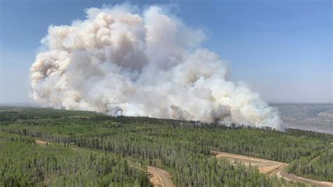 Canada Seeks Foreign Help to Fight Spreading Wildfires