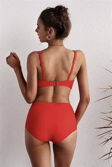 BIKINI BADEANZUG MIT GEKREUZTEM DETAIL UND HÖSCHEN MIT HOHER TAILLE LUX