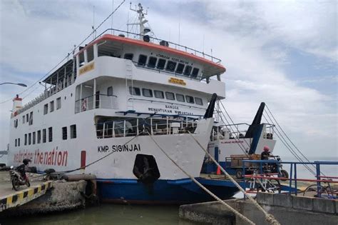 Gelombang Tinggi Ratusan Wisatawan Di Karimunjawa Belum Bisa Pulang