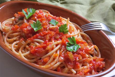 【本場イタリアのレシピ】トマトソースのパスタ Bacchette E Pomodoro