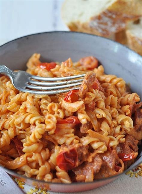 Roasted Chorizo Tomato Pasta Recipe — Eatwell101