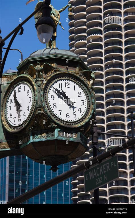 Chicago Clock Hi Res Stock Photography And Images Alamy