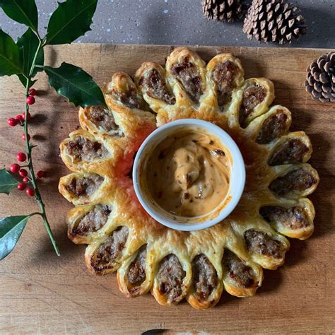 Jane S Sausage Wreath With Chipotle Mayonaise Bake With A Legend