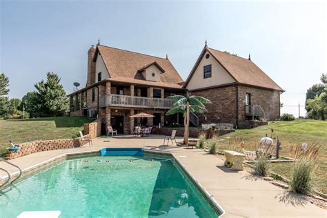 109 Missouri 4 Bedroom Homes With Swimming Pool For Sale