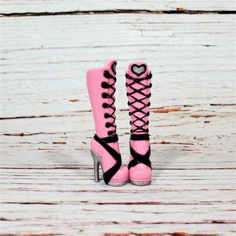 Monster High Doll Shoes Original St Wave One Draculaura Pink Black