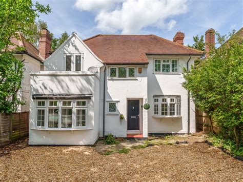 4 Bed Detached House To Rent In Esher Road Hersham Walton On Thames