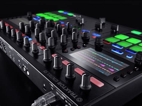 NI S Traktor S5 Is A More Compact All In One DJ Controller Here S How