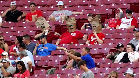 Reds won't discipline fans showing 'sell the team' sentiment