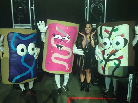 Mundo Demi Demi Lovato Se Apresenta No Pop Tarts Crazy Good Summer