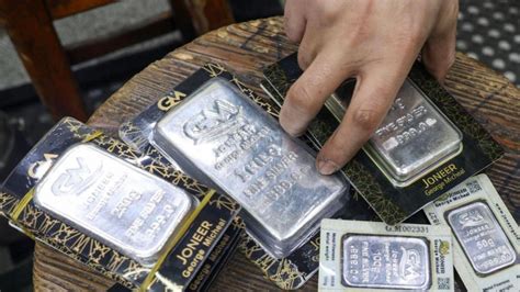 silver soars   year high surpasses   global markets gold