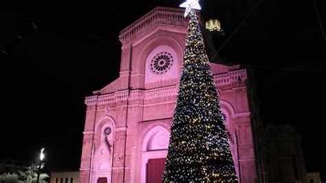 Natale A Cerignola In Piazza Duomo L Accensione Dell Albero E Lo