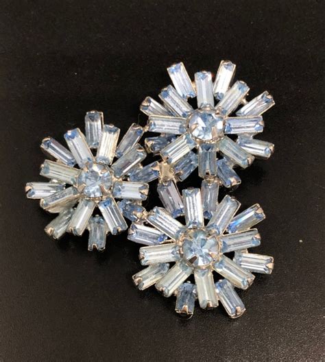 Vintage Weiss Baby Blue Triple Starburst Brooch And E Gem