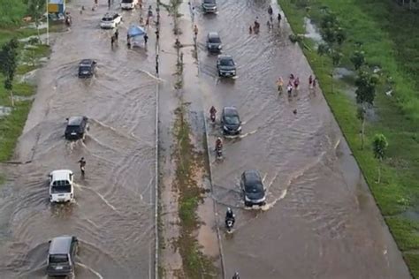 1400 Orang Terdampak Banjir Di Pekanbaru Antara News