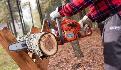 Husqvarna 435 vs 435e II Chainsaw (2021): What Does The New E-Series ...