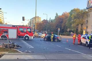 Poważny wypadek na Mokotowie w Warszawie Motocyklista w szpitalu