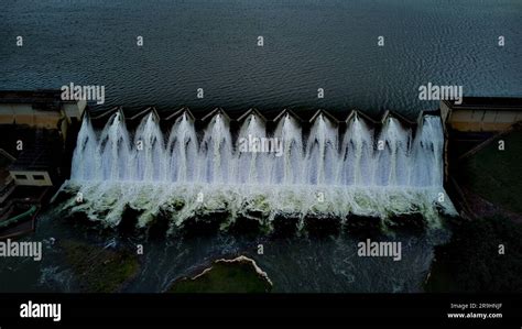 Midmar dam wall in flood Stock Photo - Alamy