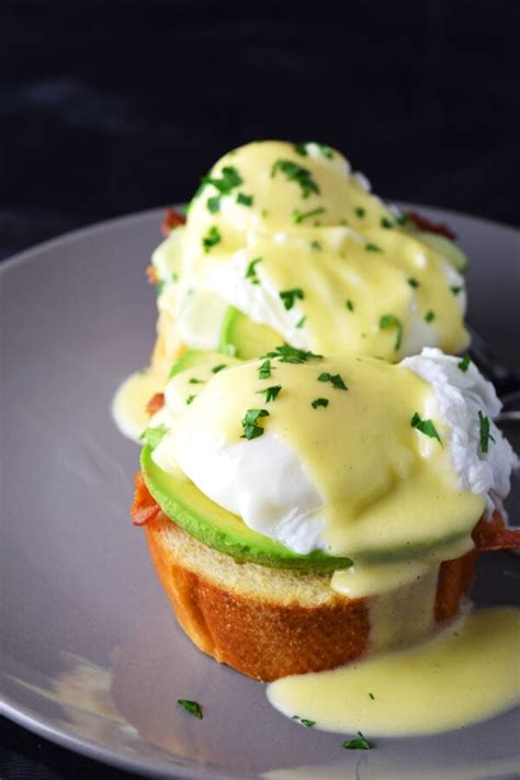 Easy Eggs Benedict with Hollandais Sauce - Kitchen Swagger