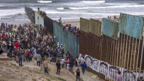 Video Shows Group Climbing Border Fence Fox 5 San Diego