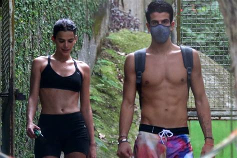 Bruna Marquezine E Enzo Celulari S O Flagrados Juntos Em Trilha No Rio