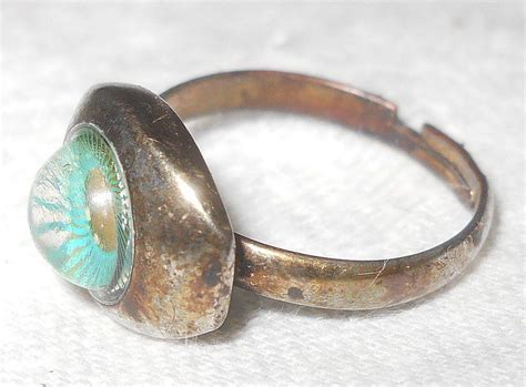 SPOOKY LOOKING VINTAGE "EYEBALL" RING, Size 7 ----- WEAR IT, IF YOU ...