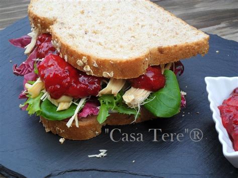 Casa Tere SÁNDWICH DE POLLO ASADO Y FRESAS SALTEADAS